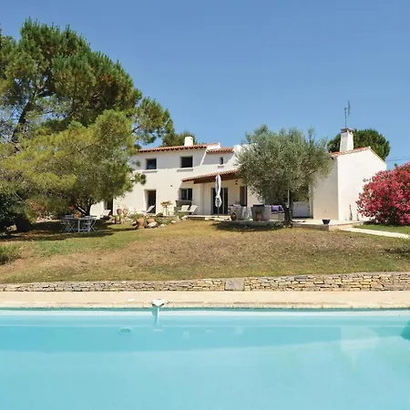 Holiday home Lovely In